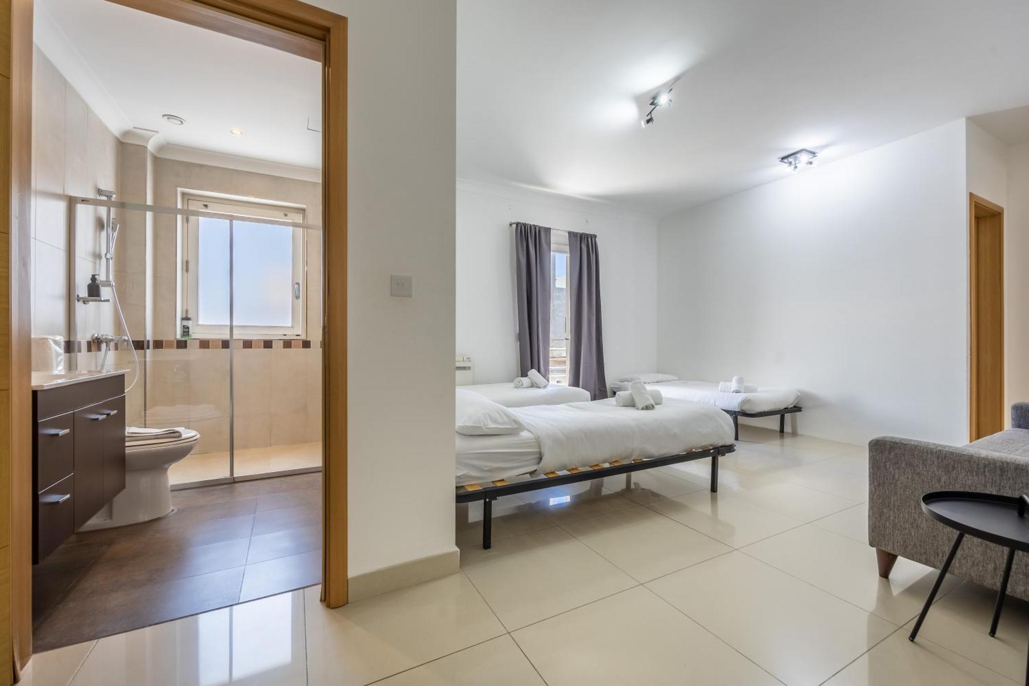 Hard To Come By - Modern & Huge House In Sliema Ngoại thất bức ảnh
