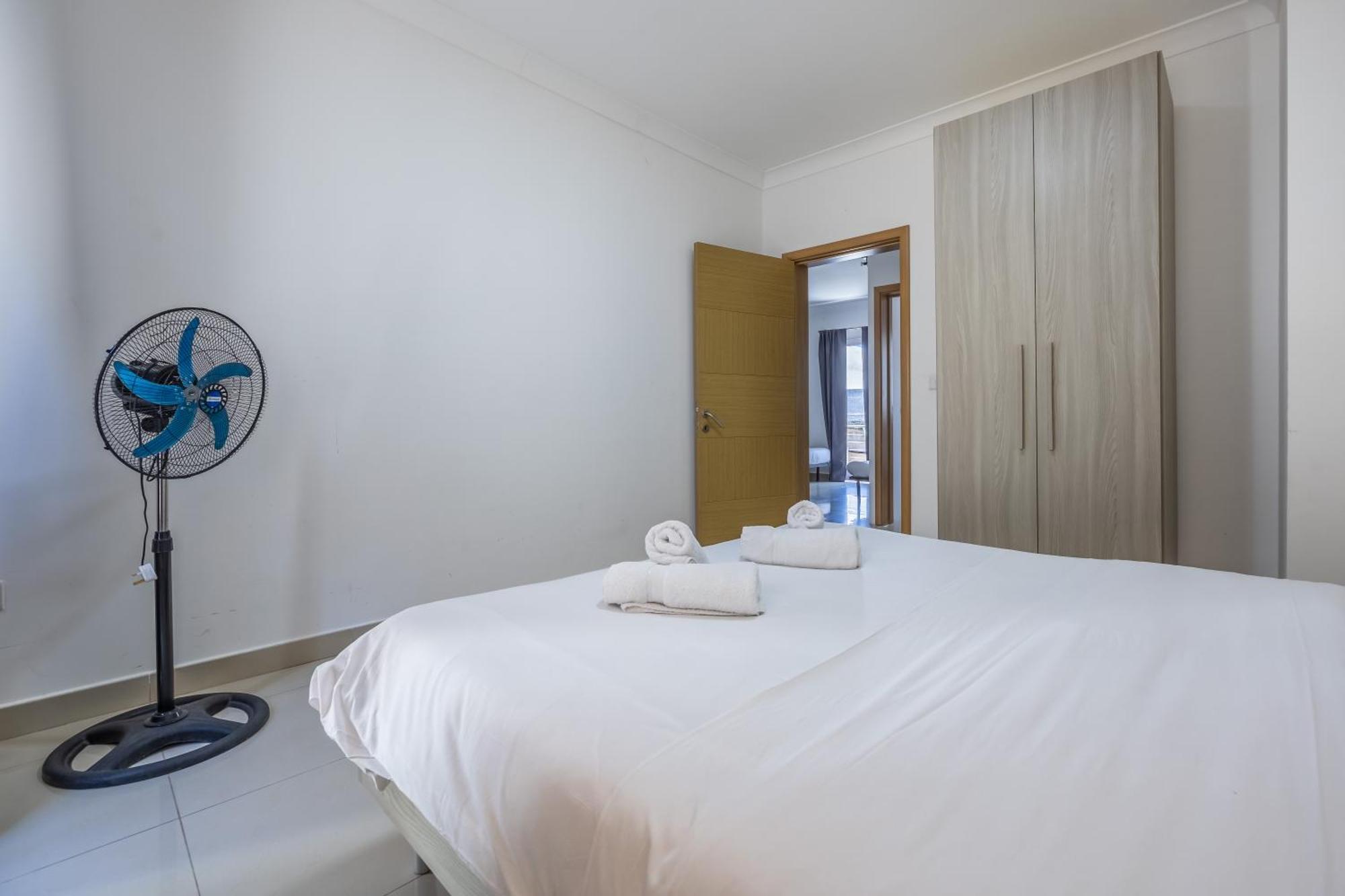 Hard To Come By - Modern & Huge House In Sliema Ngoại thất bức ảnh