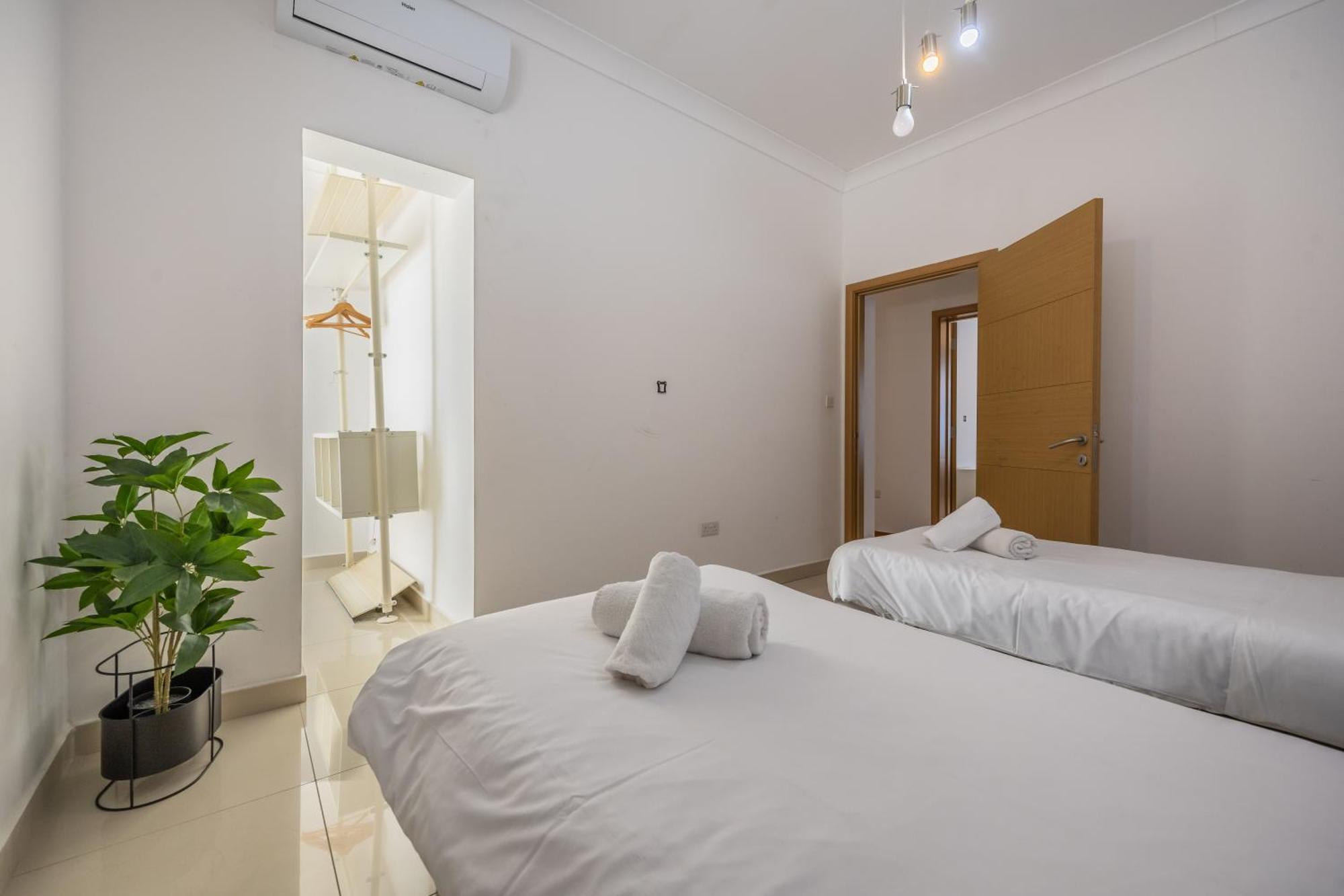 Hard To Come By - Modern & Huge House In Sliema Ngoại thất bức ảnh